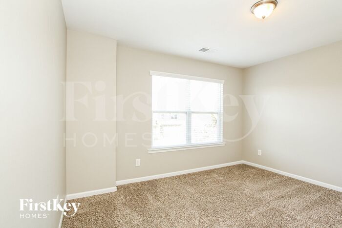Building Photo - 574 Marthas View Dr NW