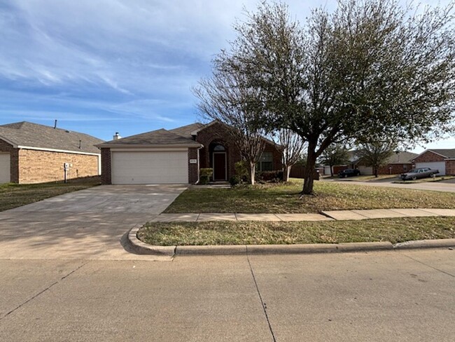 Building Photo - Cute 3 bedroom