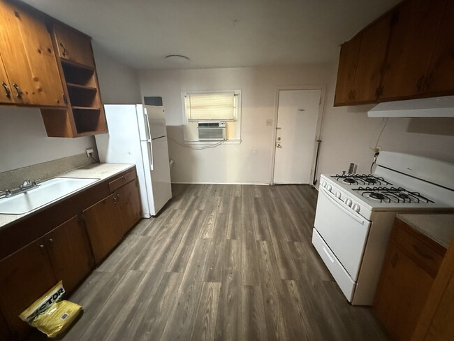 Building Photo - Affordable Duplex in Fondren!