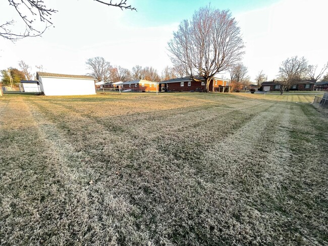 Building Photo - Brick Home w/ Garage For Rent Shelbyville