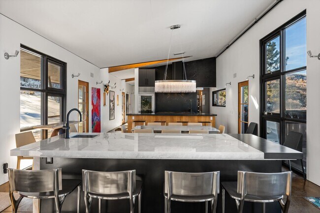 Building Photo - 2700 Juniper Hill Rd