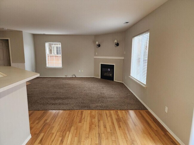 Building Photo - **$200 Move In Special**Beautiful 4 bed 2.5 Bath Home in South Hill Puyallup