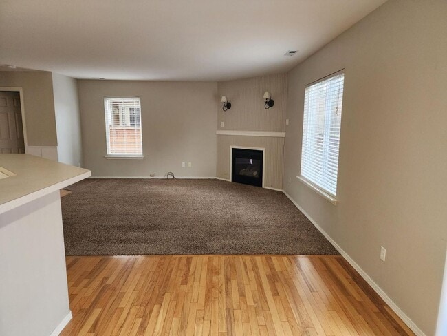 Building Photo - **PENDING APP**$200 Move In Special**Beautiful 4 bed 2.5 Bath Home in South Hill Puyallup