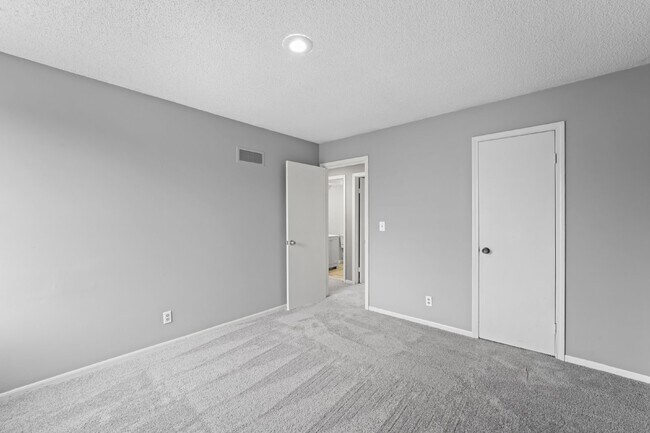 Building Photo - " Renovated 3-Bed, 2.5 Bath in Olathe - Available Now!"  1st month's rent is FREE!*