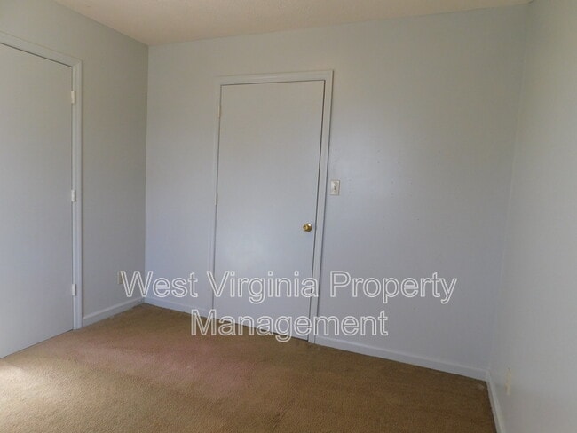 Building Photo - 219 Cardinal Wy