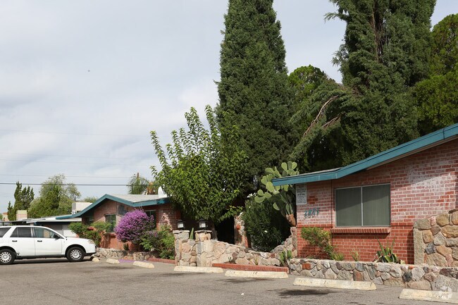 Building Photo - Aloha Apartments