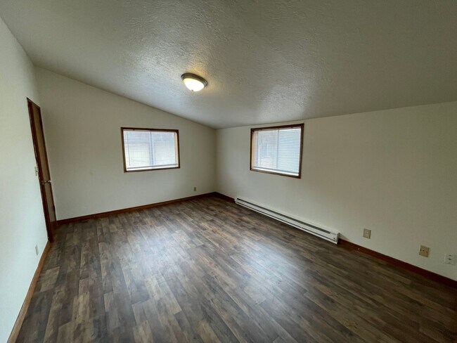 Building Photo - 1111 E Newark Ave