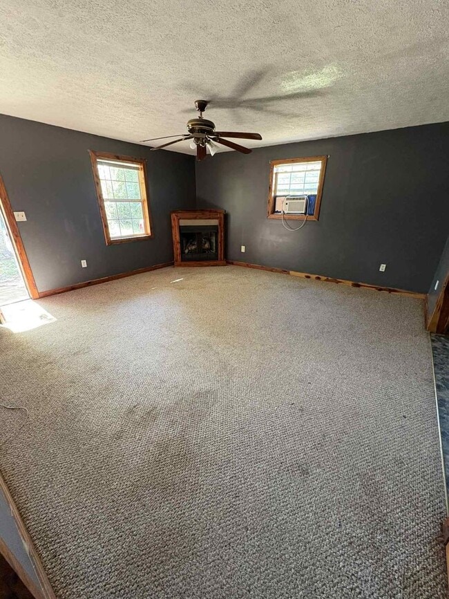 Building Photo - Peaceful Country Living