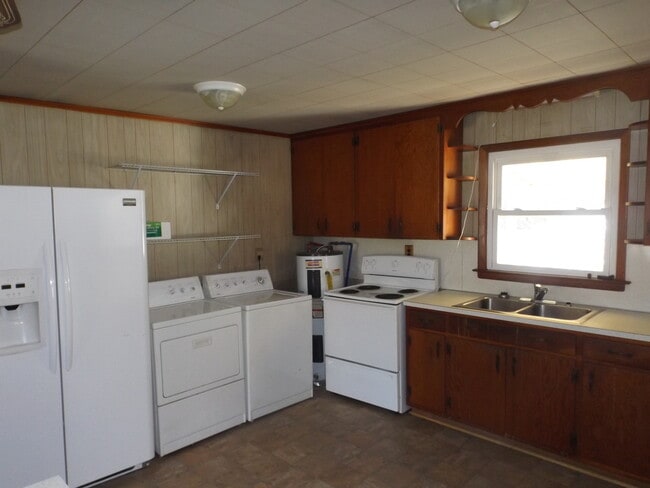 Building Photo - Great 2 Bedroom House in Dillsboro near th...