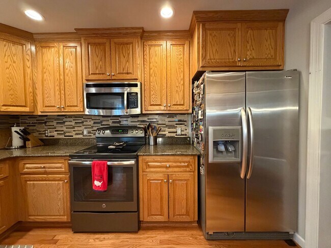 Building Photo - Carolina Lakes Gated Community!!