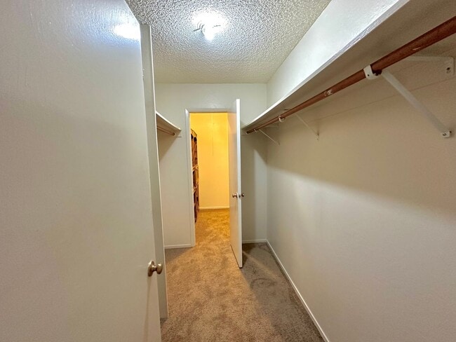 Building Photo - 6 Commodore Dr