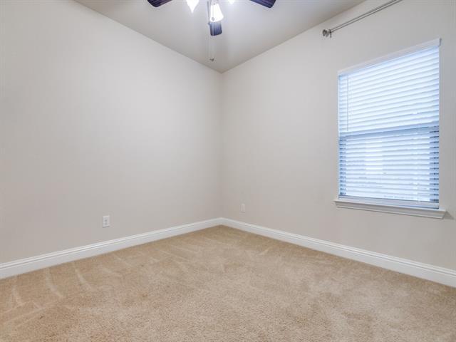 Building Photo - 710 Teakwood Dr