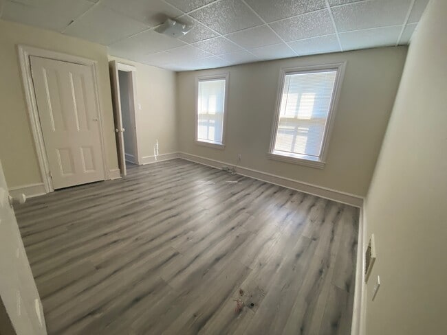 Building Photo - 443 Landing St