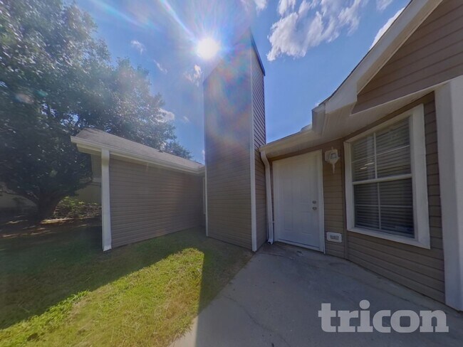 Building Photo - 10622 Cherry Cove