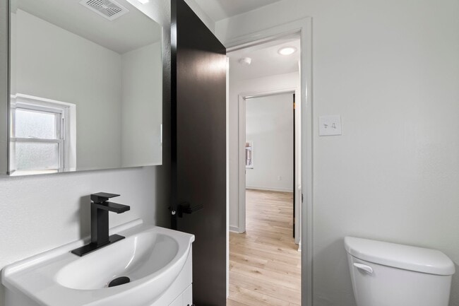 Building Photo - READY FOR MOVE IN! Fully RENOVATED 2-bedroom in Carrick!