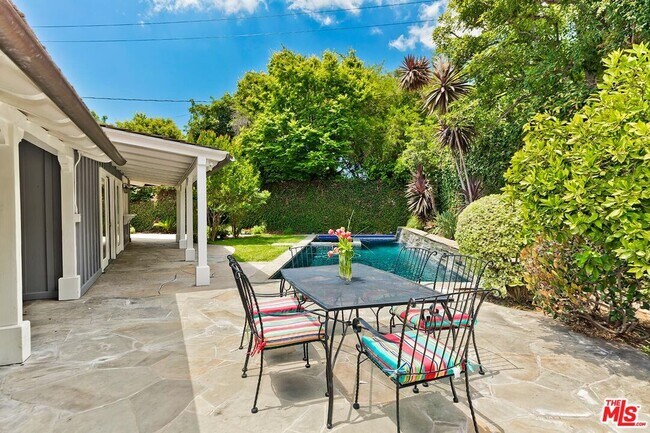 Building Photo - 4221 W Toluca Lake Ln