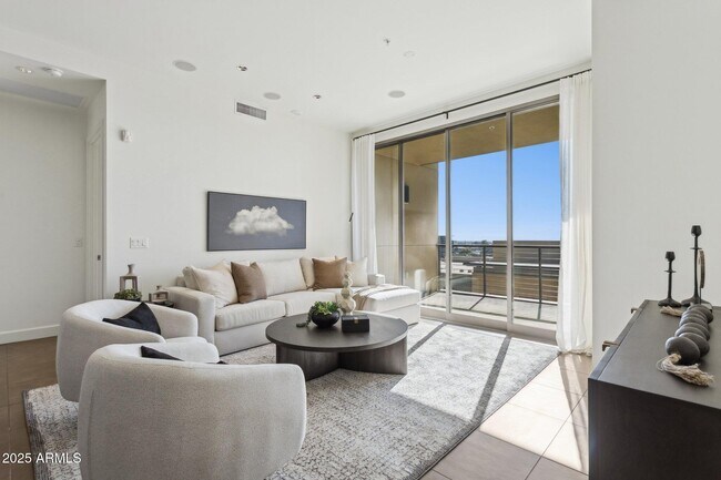 Building Photo - 15215 N Kierland Blvd