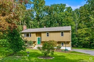 Building Photo - 40 Crestwood Dr