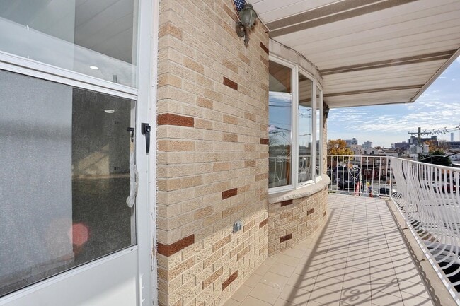 Building Photo - 1150 70th St