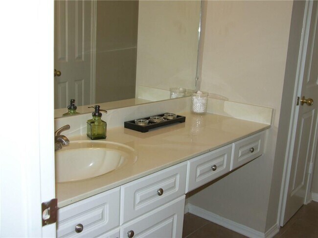 Building Photo - 2054 Kimbrook Dr