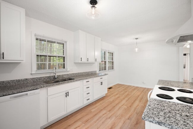 Building Photo - 1006 Willowdale Dr