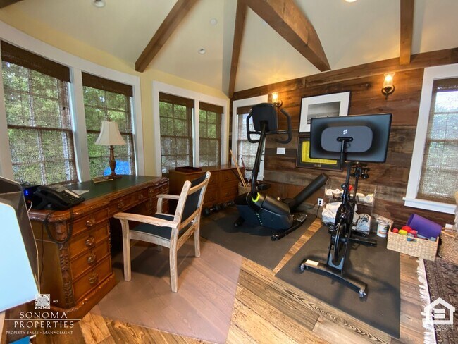 Building Photo - Stunning Furnished Eastside Home