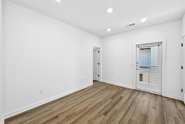 Building Photo - 5924 S Congress Ave