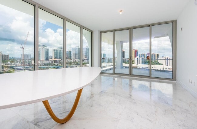 Building Photo - 16901 Collins Ave