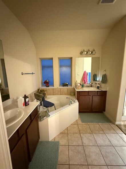 Building Photo - 620 Fossil Creek Dr