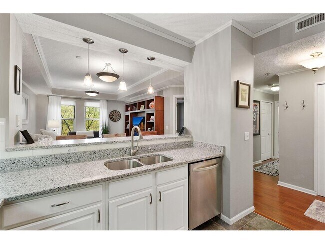 Building Photo - 645 N 1st St