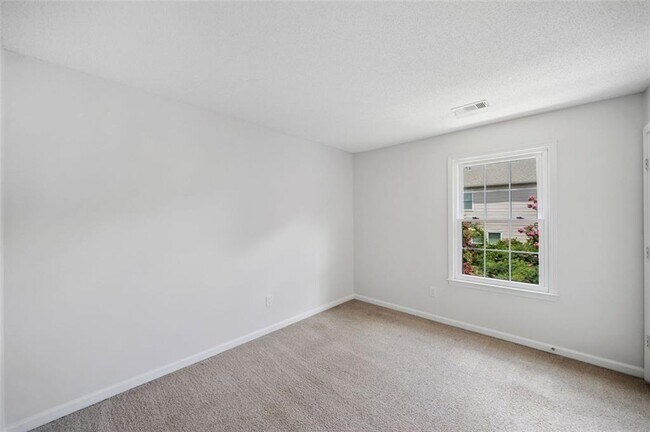 Building Photo - 1636 Heyford Cir NW