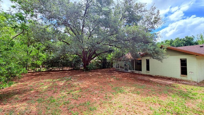 Building Photo - Pet-Friendly 3BR Home with Spacious Yard – No HOA!