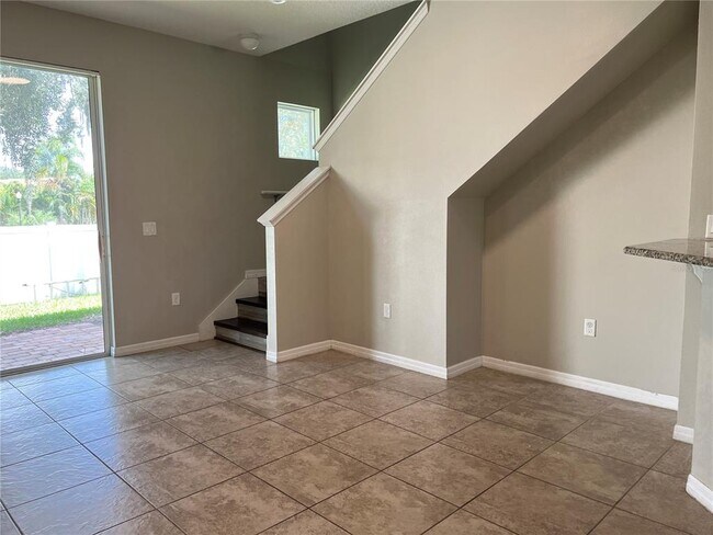 Building Photo - 4850 Poolside Dr