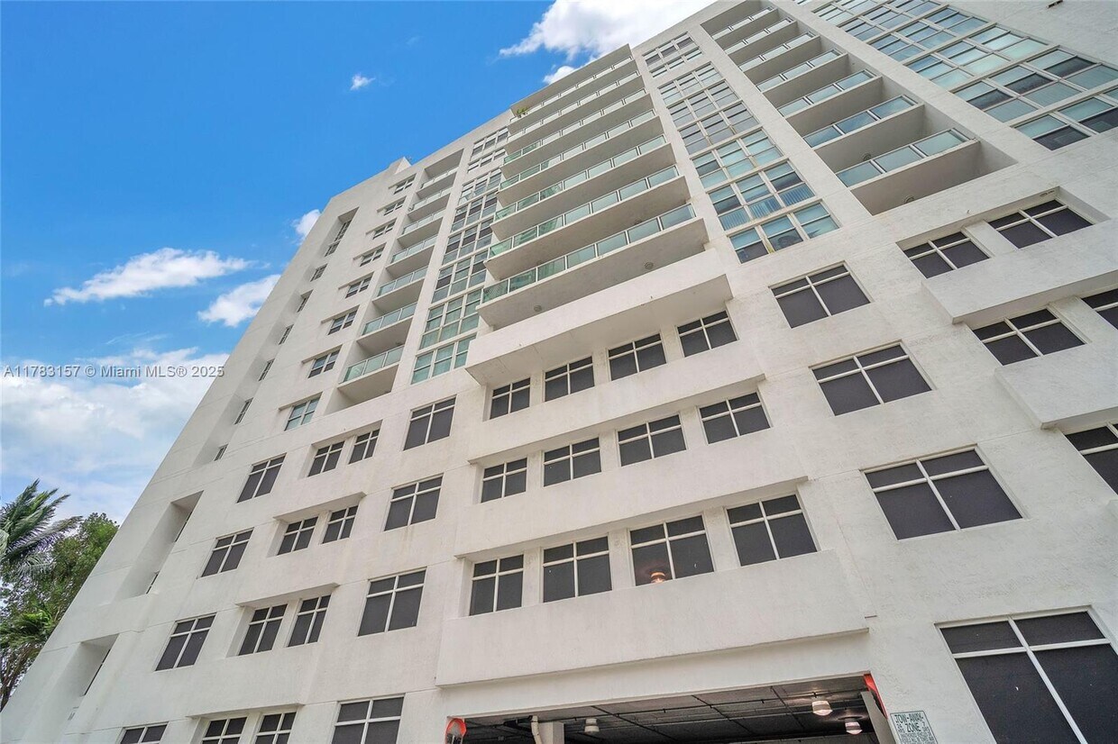 Building Photo - 500 NE 29th St