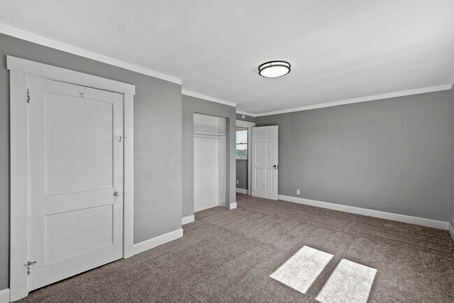 Building Photo - Gorgeous 2 bedroom home in West Mifflin available now!