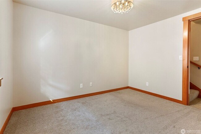 Building Photo - 900 SW Elmgrove St