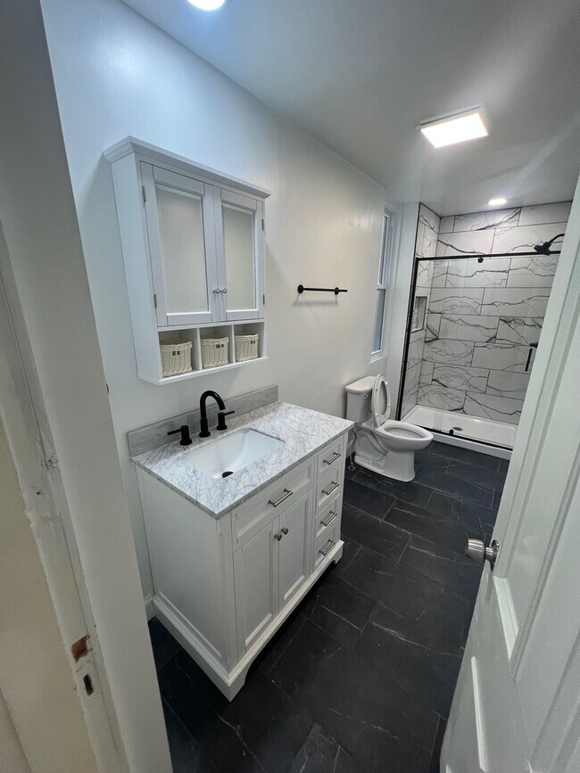 Building Photo - 234 Meyran Ave