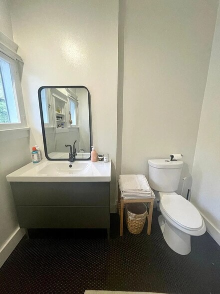 Modern vanity with extra storage space. - 6000 Carlton Way