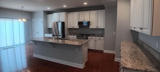Building Photo - Heron's Landing 4 BD/ 3BTH Available May 14th
