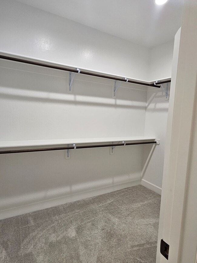 Building Photo - Beautiful Home in Gated Community