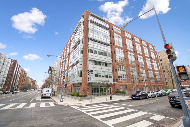 Building Photo - Logan Circle! //Professionally Managed & Recently Renovated // Studio  // Open Floor-Plan in a Mo...