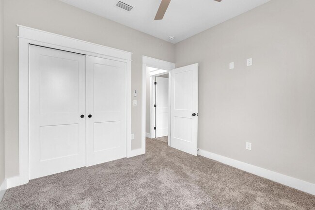 Building Photo - Modern 3 Bedroom Townhome!!