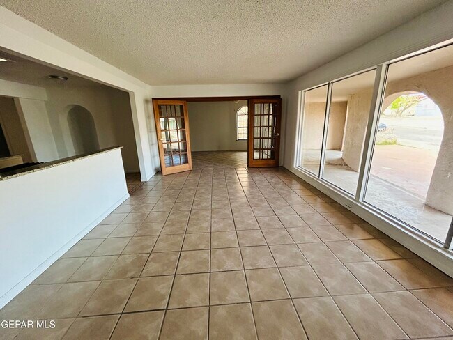 Building Photo - 805 Chile Pl