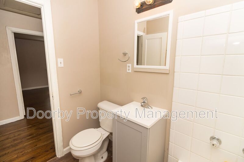 Building Photo - 3302 Pinewood Ave