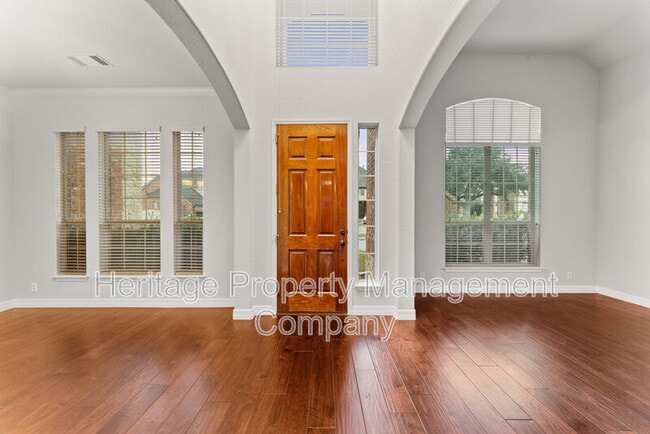 Building Photo - 11 Sable Valley