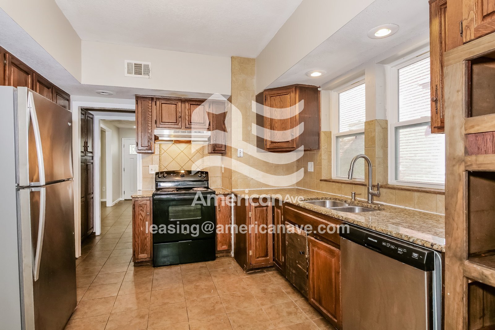 Building Photo - 303 Cypress Ave