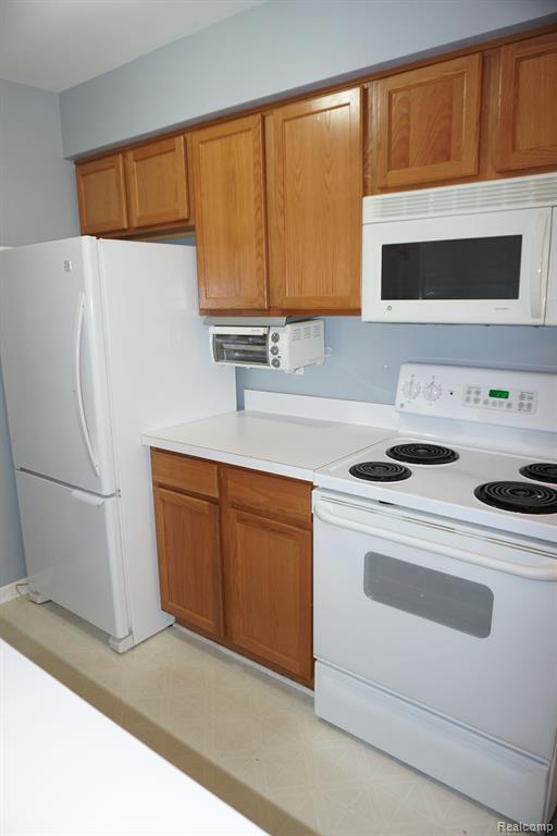 Building Photo - 35431 Hickory Woods Dr