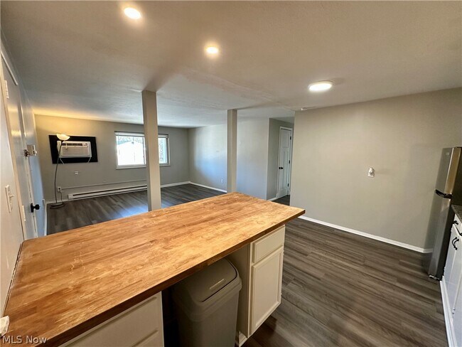 Building Photo - 676 S Shore Ct