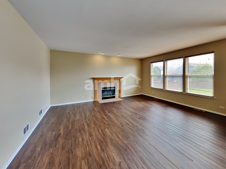 Building Photo - 2476 Deer Point Dr