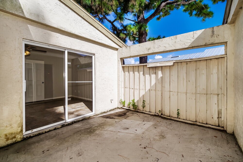 Building Photo - 225 Bayhead Dr